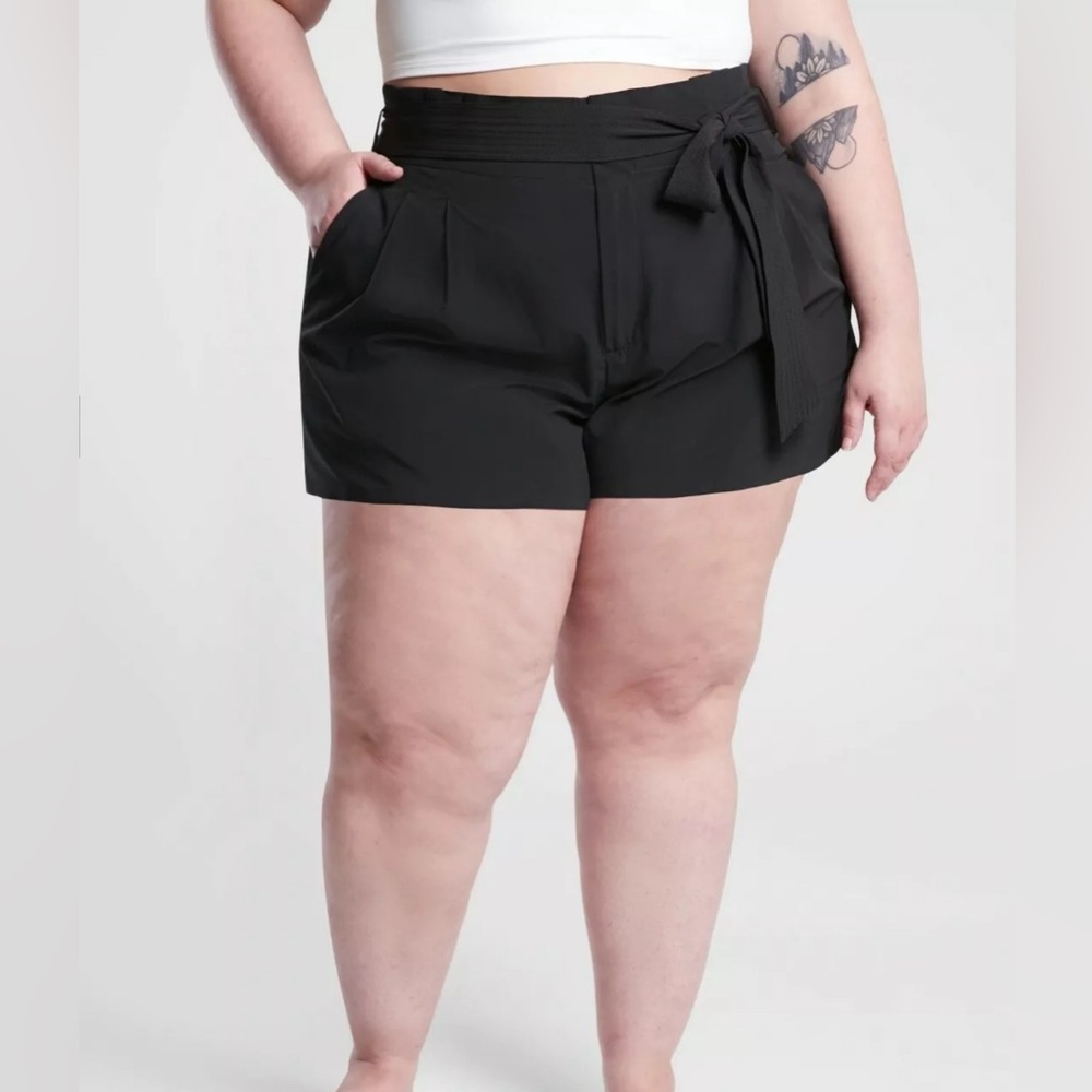 Athleta 4" Skyline Short II Size 22 Semi-Fitted Paperbag Waist Belt Black 530641